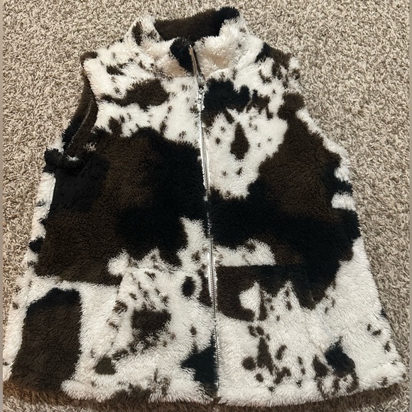 Jackets & Blazers - Cow Print Faux Fur Vest – Women’s Size Medium – Zip Front with Pockets